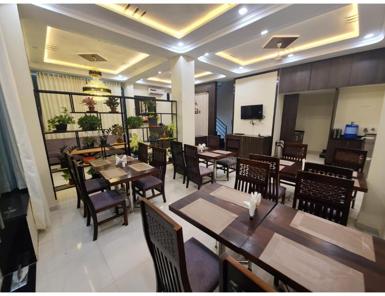 Hotel Dazzle, Jodhpur ジョードプル エクステリア 写真